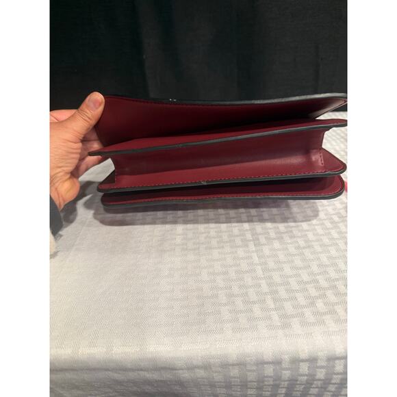 Beautiful Tory Burch Eleanor medium size shoulder back. - Picture 8 of 8